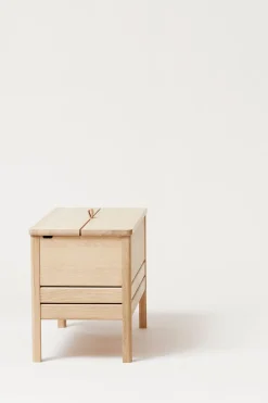 Benk - A Line Storage Bench 68 Hvitoljet Eik