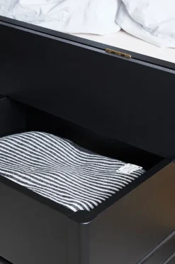 Benk - A Line Storage Bench 111 Sort Eik