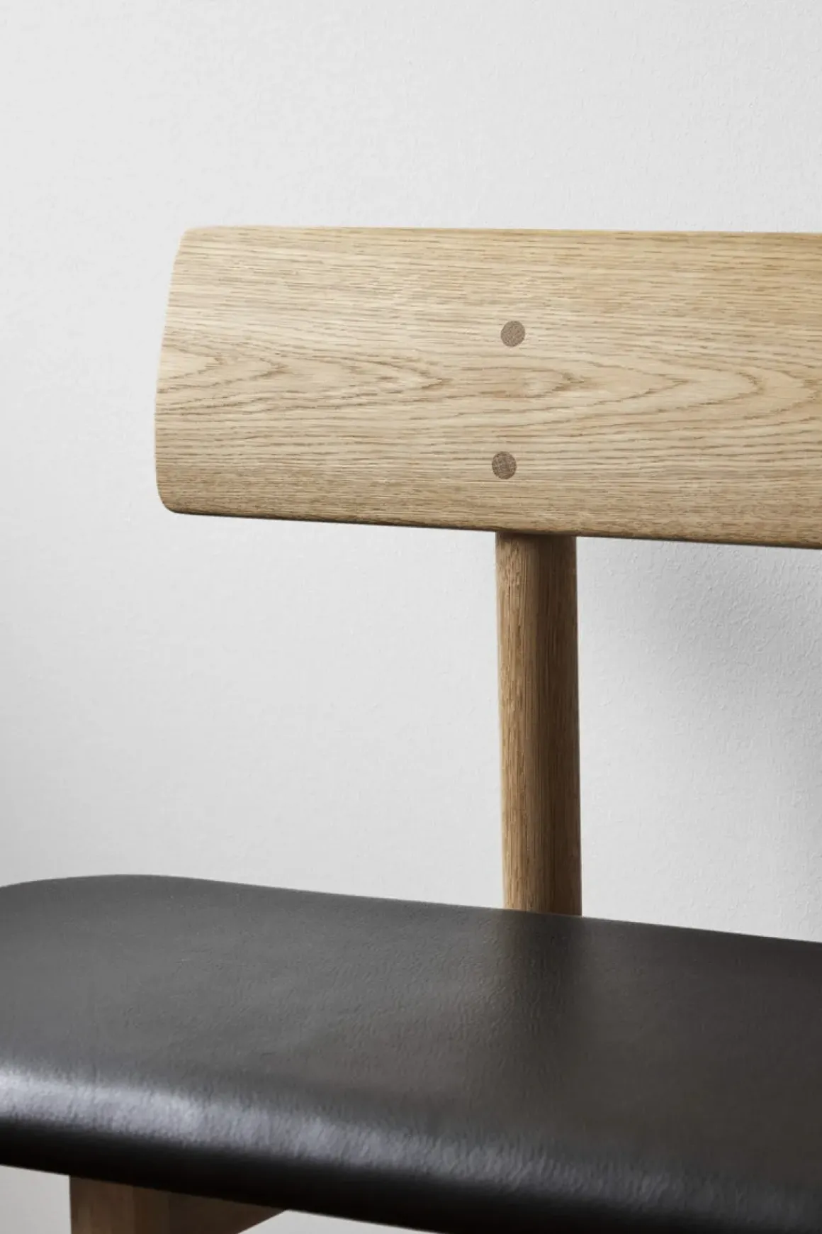 Benk - BM Bench 3171 Såpet Eik / Omni Black 301