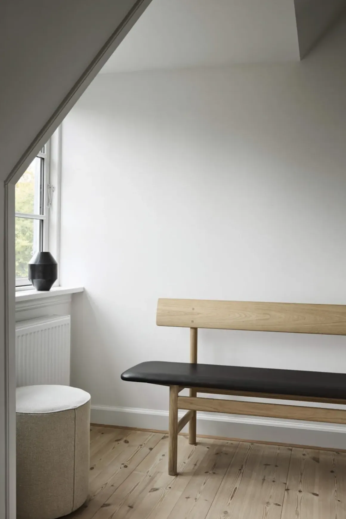 Benk - BM Bench 3171 Såpet Eik / Omni Black 301