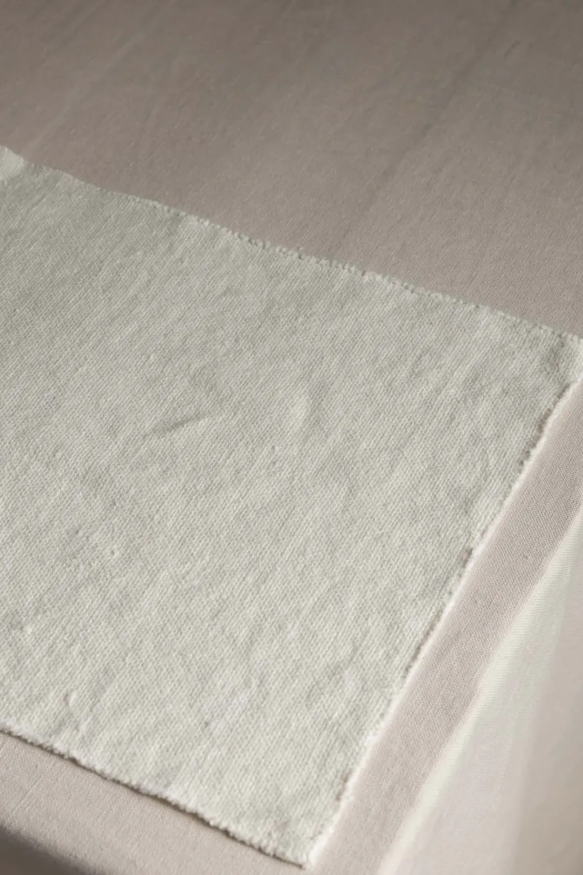 Bordbrikke - Rue 33x46cm Hvit