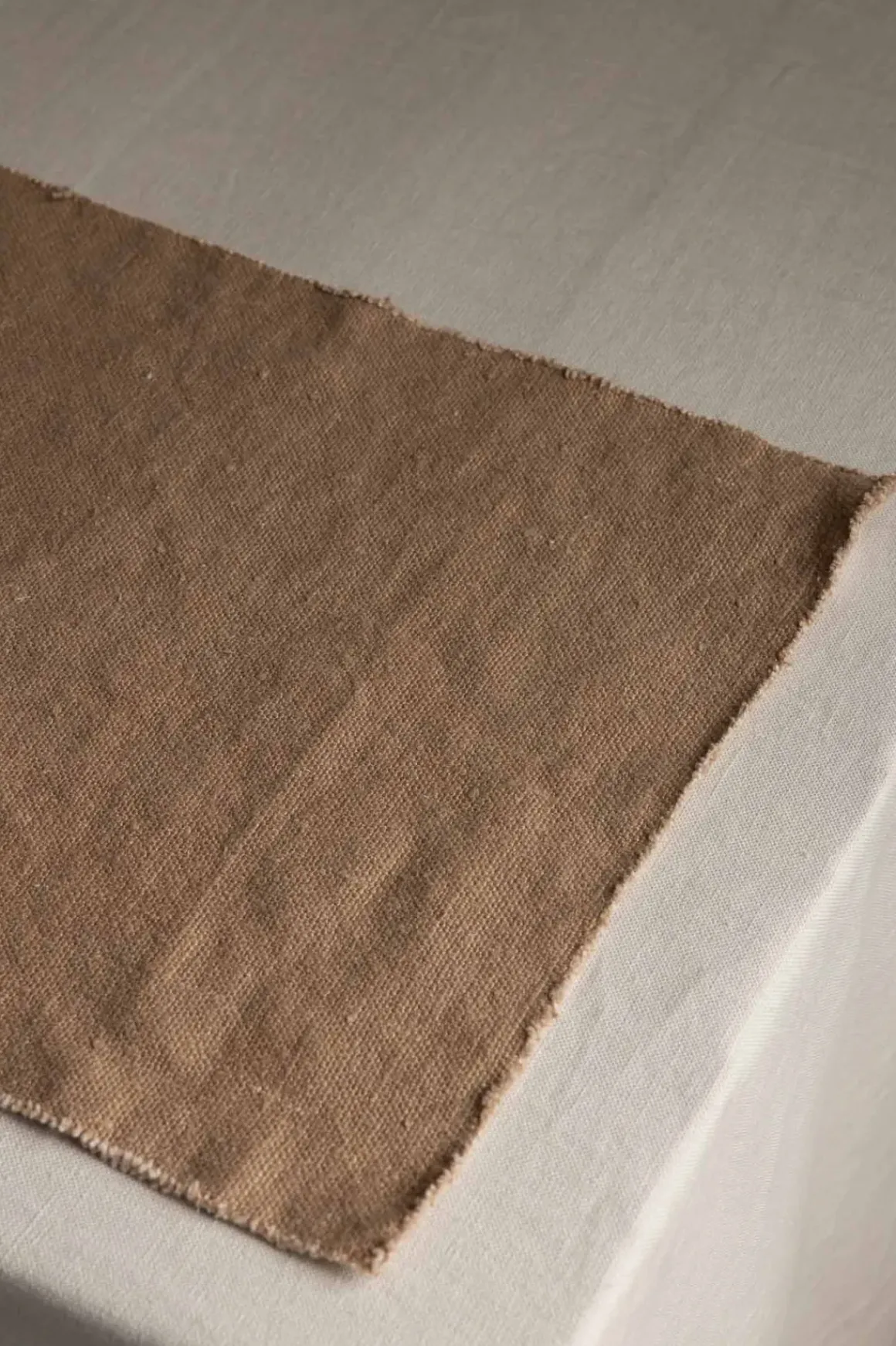 Bordbrikke - Rue 33x46cm Ochre