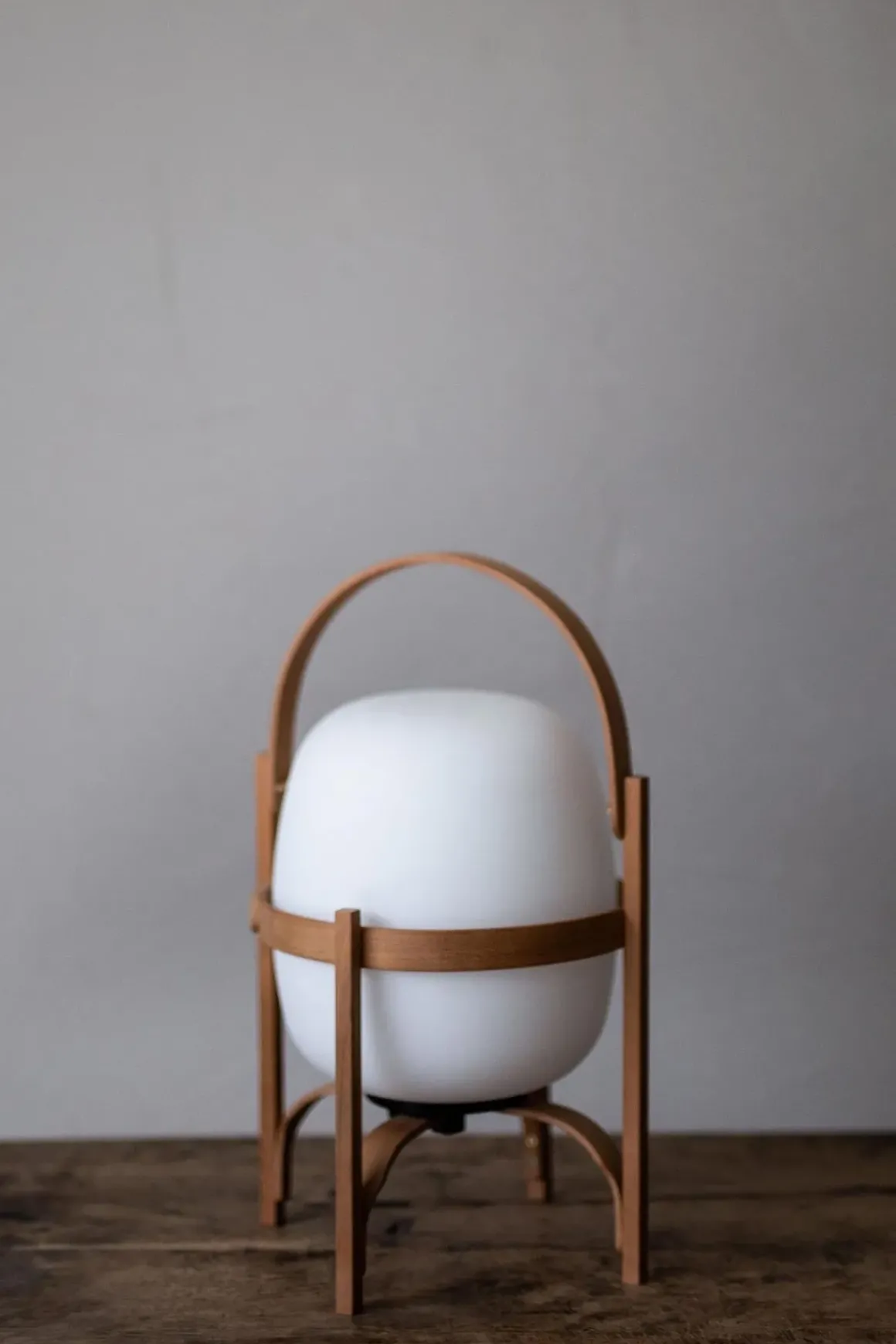 Bordlampe - Cestita Cherry Wood Opalhvitt Glass