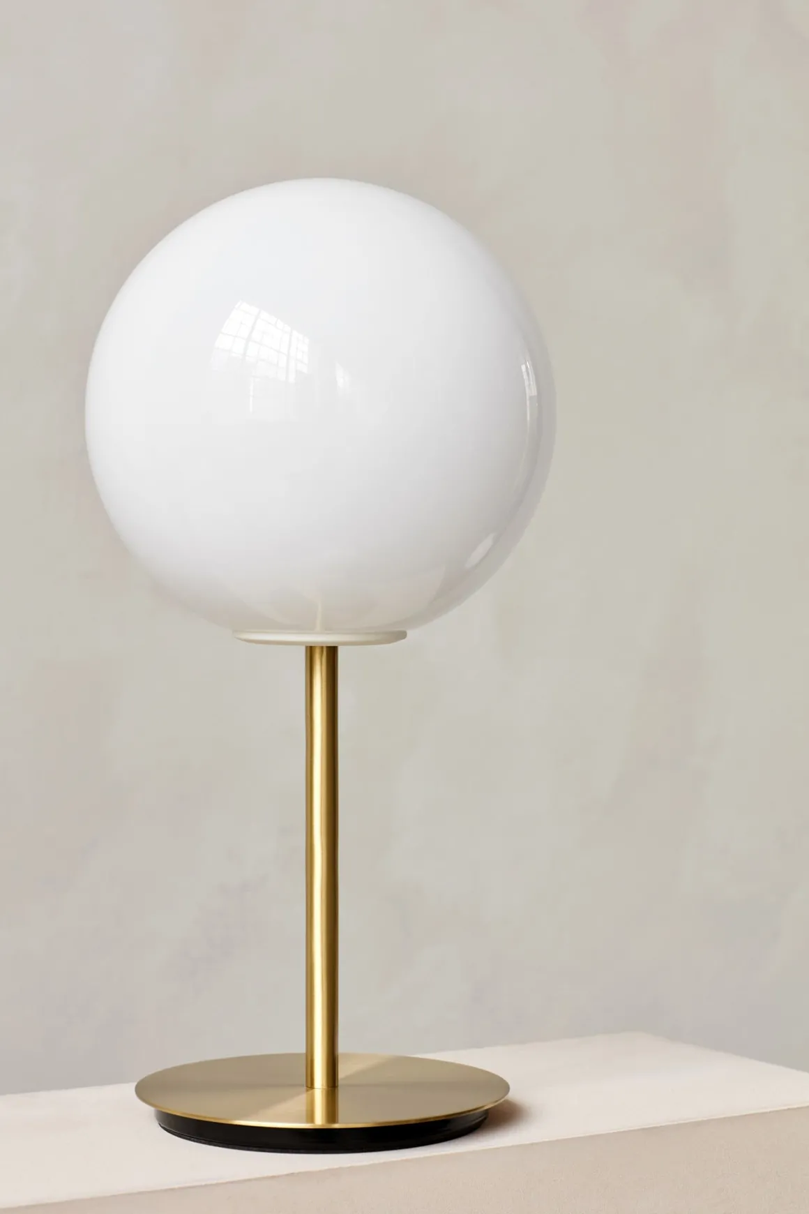 Bordlampe - TR Bulb Matt Opal Brushed Brass