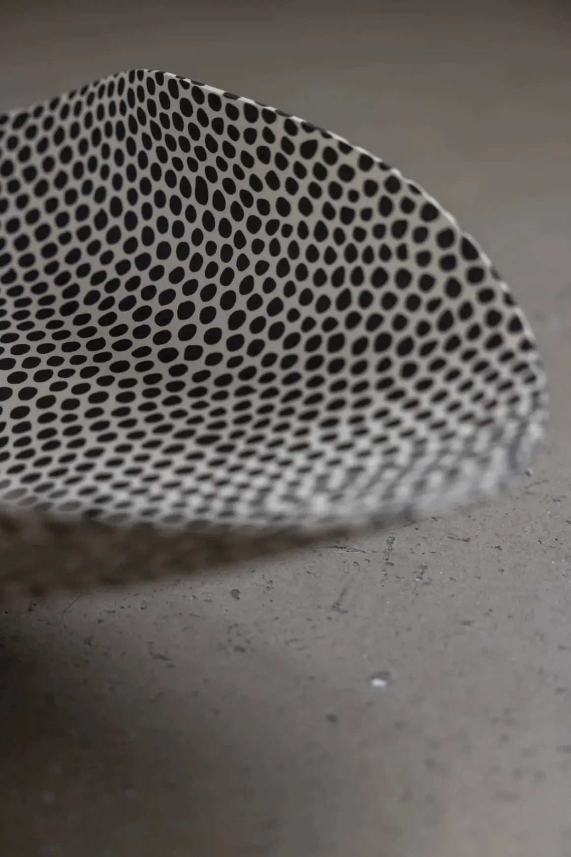 Fat - Håndlaget Large Prikkete