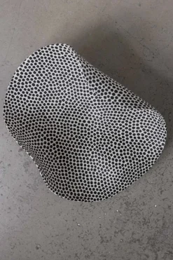 Fat - Håndlaget Large Prikkete