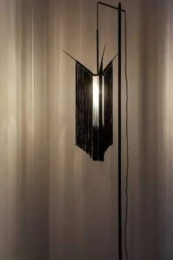 Gulvlampe - Chan 2 Sort/Hvit l50xb40xh200cm