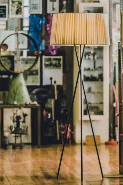 Gulvlampe - Tripode Diplomática Stripe