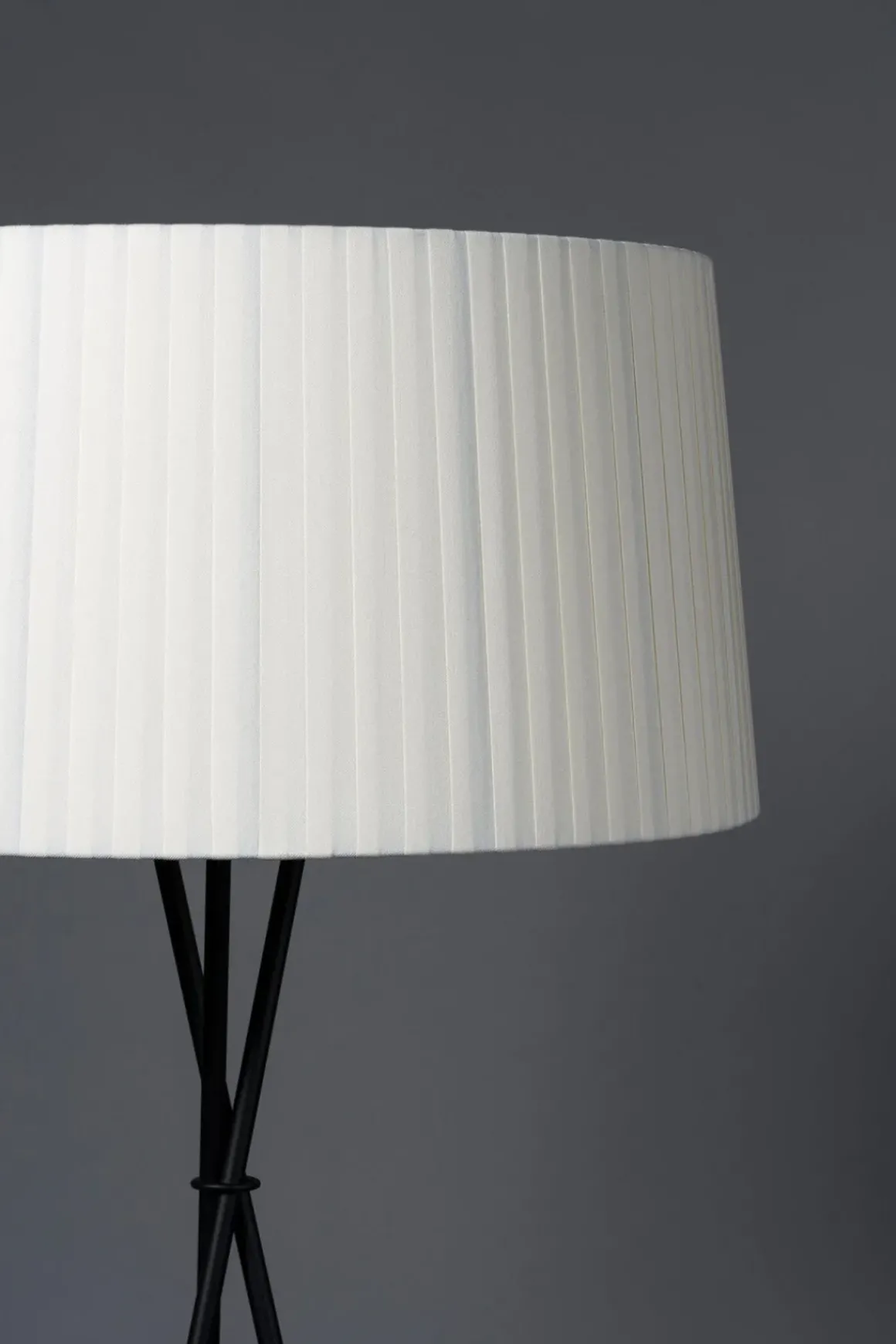 Gulvlampe - Tripode G5 Black/Natural