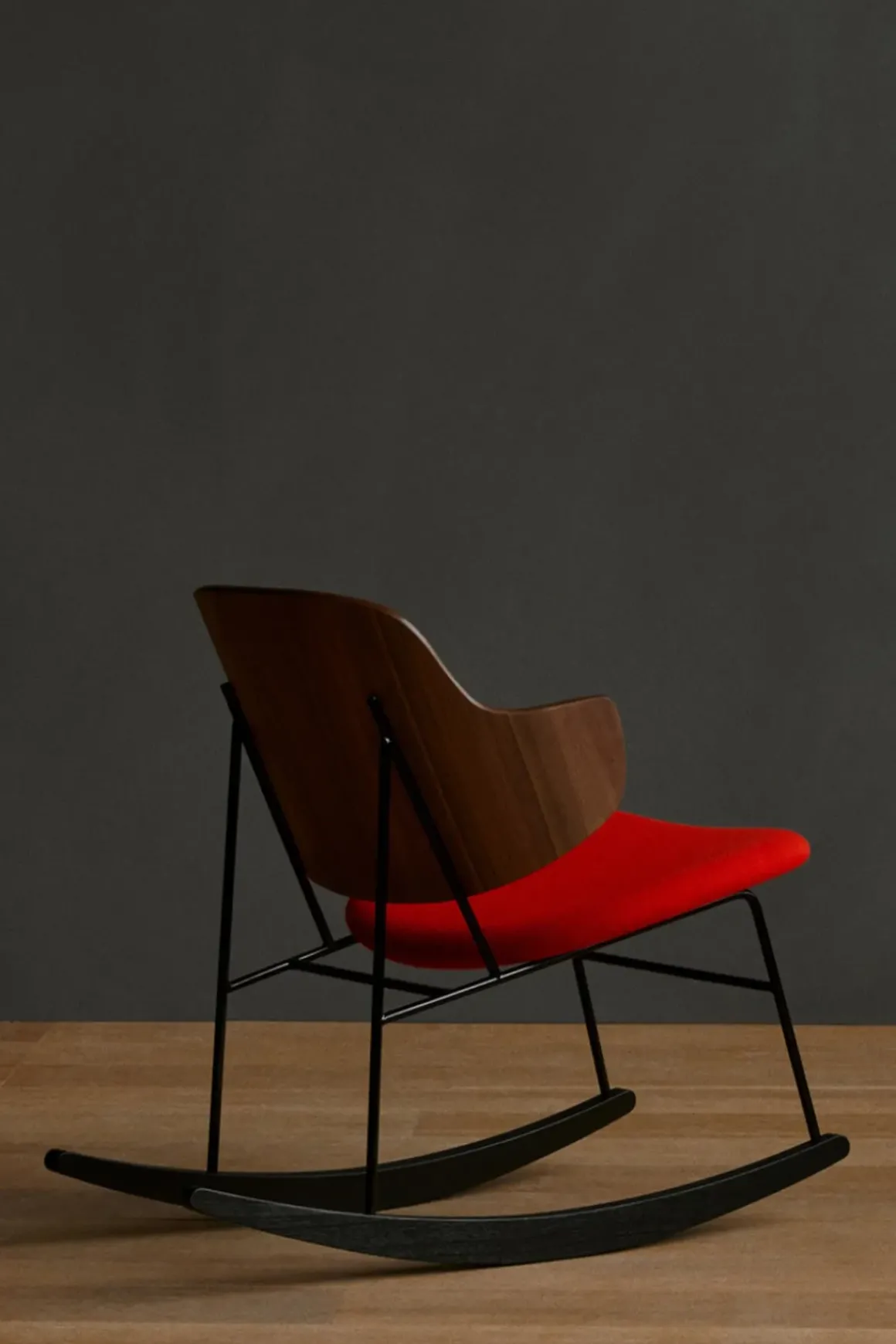 Gyngestol - The Penguin Rocking Chair 600 Hallingdal, Black Steel, Walnut