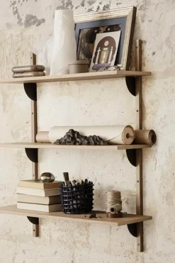 Hylle - Sector Triple Wide Natural Oak/Black Brass