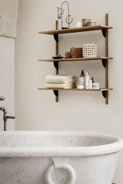 Hylle - Sector Triple Wide Natural Oak/Black Brass