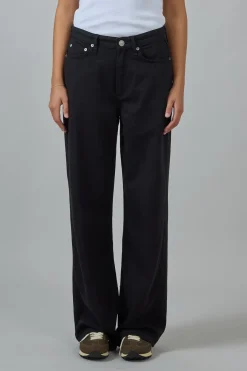 Jeans - Featherweight Logan Black