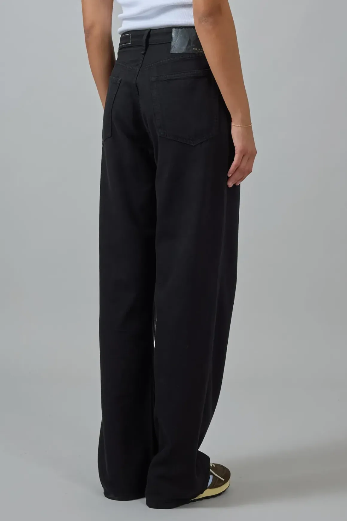 Jeans - Featherweight Logan Black