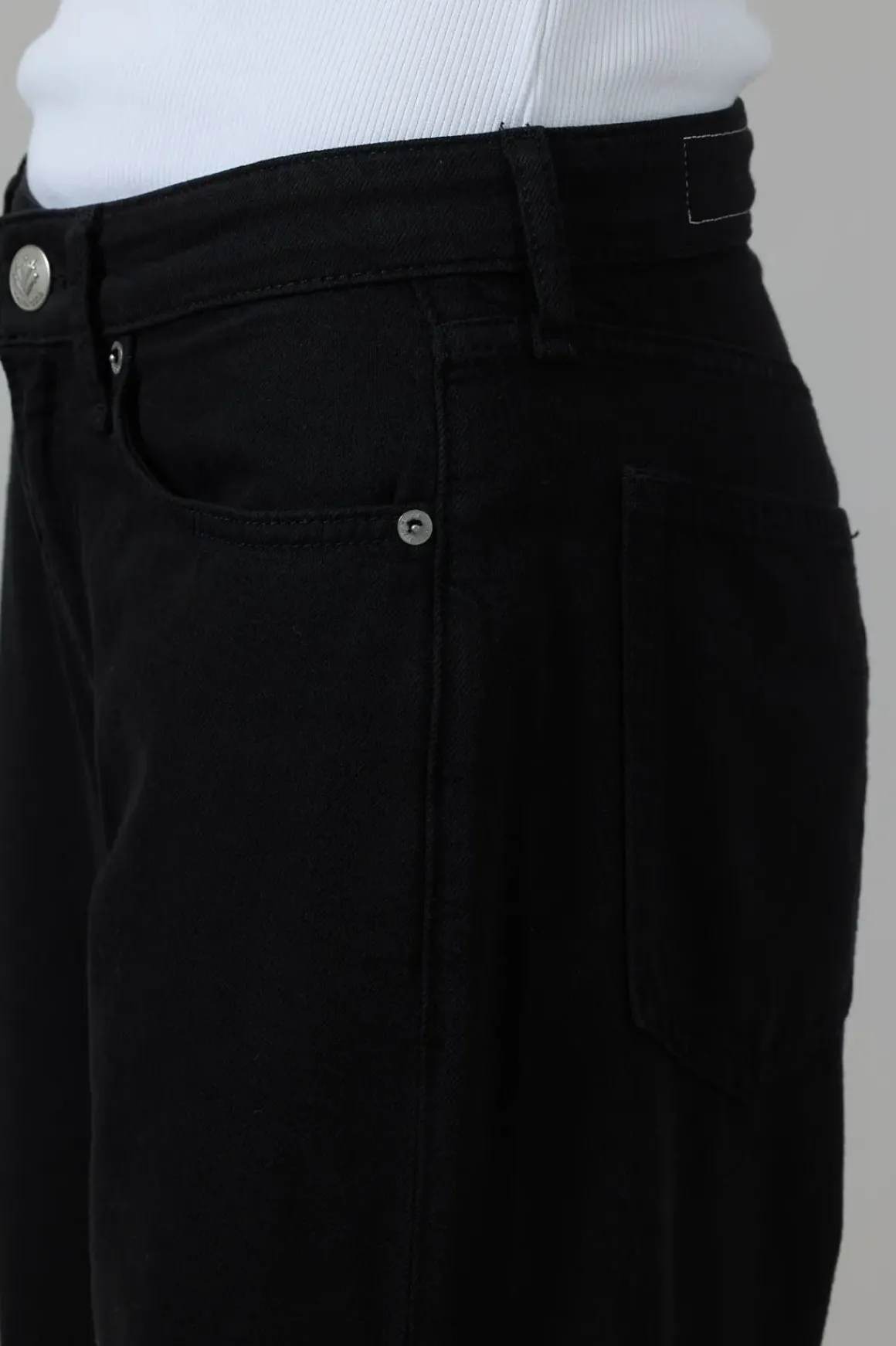 Jeans - Featherweight Logan Black