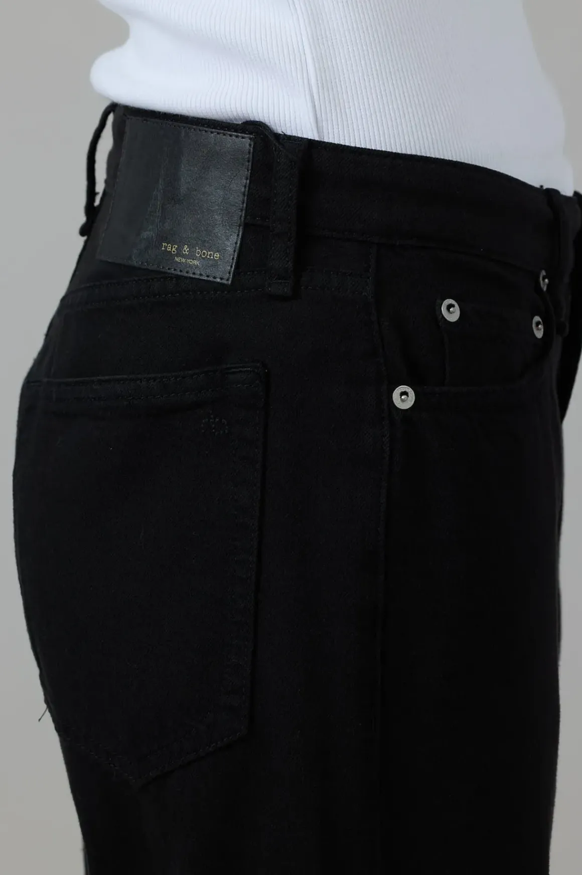 Jeans - Featherweight Logan Black