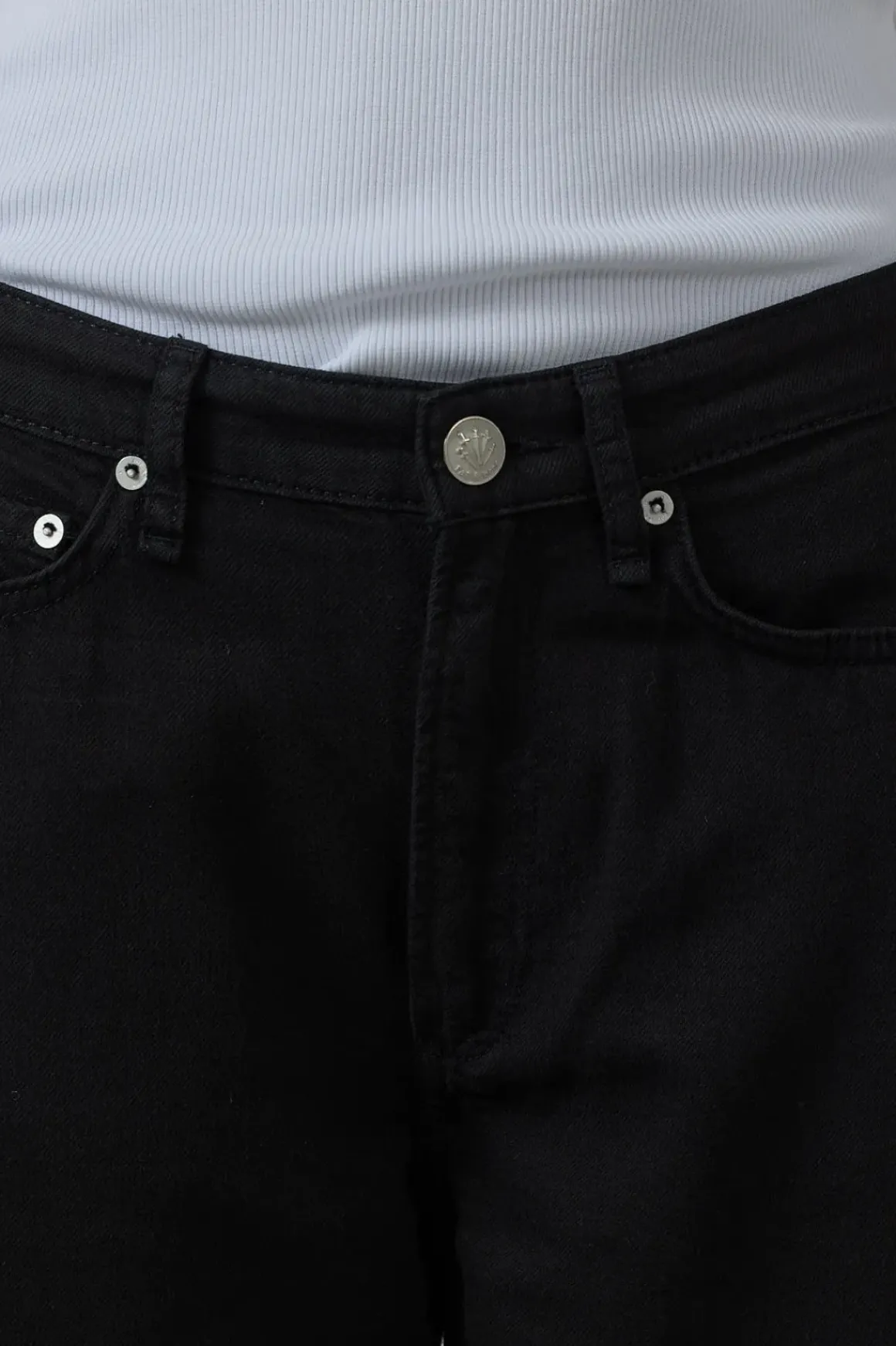 Jeans - Featherweight Logan Black