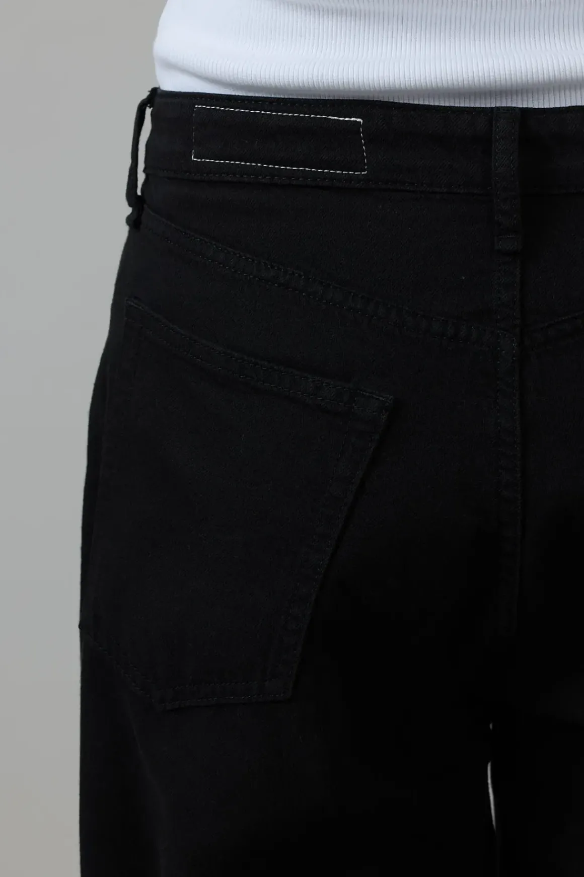 Jeans - Featherweight Logan Black