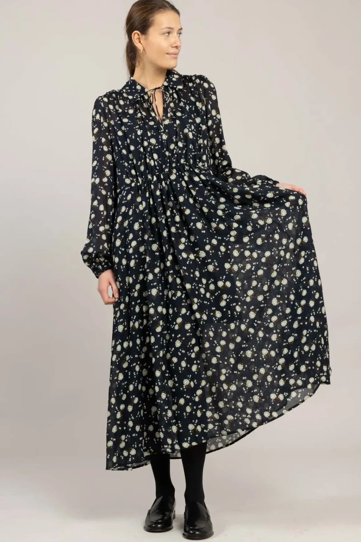 Kjole - Floral Volumes Blue/White Flower Garden