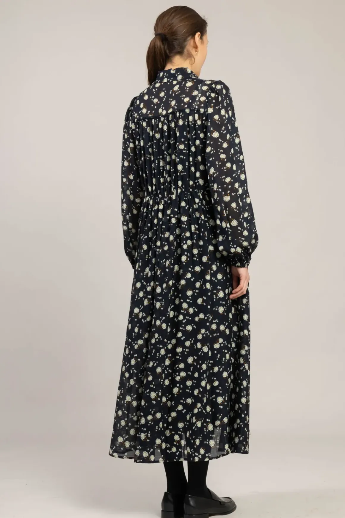 Kjole - Floral Volumes Blue/White Flower Garden