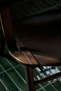 Loungestol - AX HM11 Dark Stained Oak