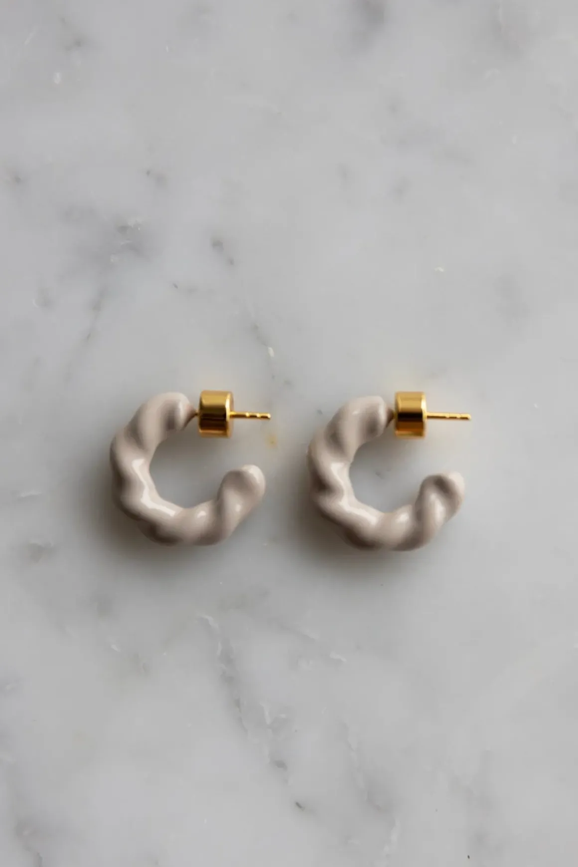 Øreringer - La Grande Bellezza Hoops 20mm Beige