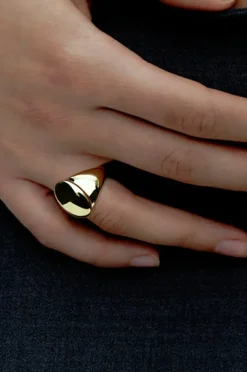 Ring - Dualism Oval Signet Ring Gold