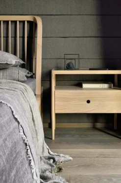 Seng - Spindle Bed 160x200cm Oak