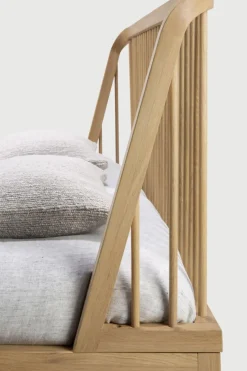Seng - Spindle Bed 160x200cm Oak