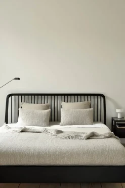 Seng - Spindle Bed 160x200cm Oak Black