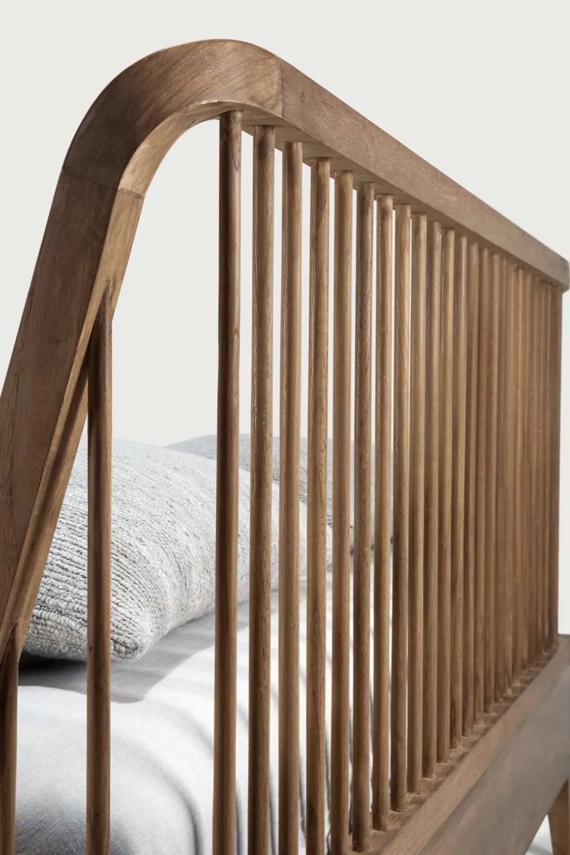 Seng - Spindle Bed 160x200cm Reclaimed Teak