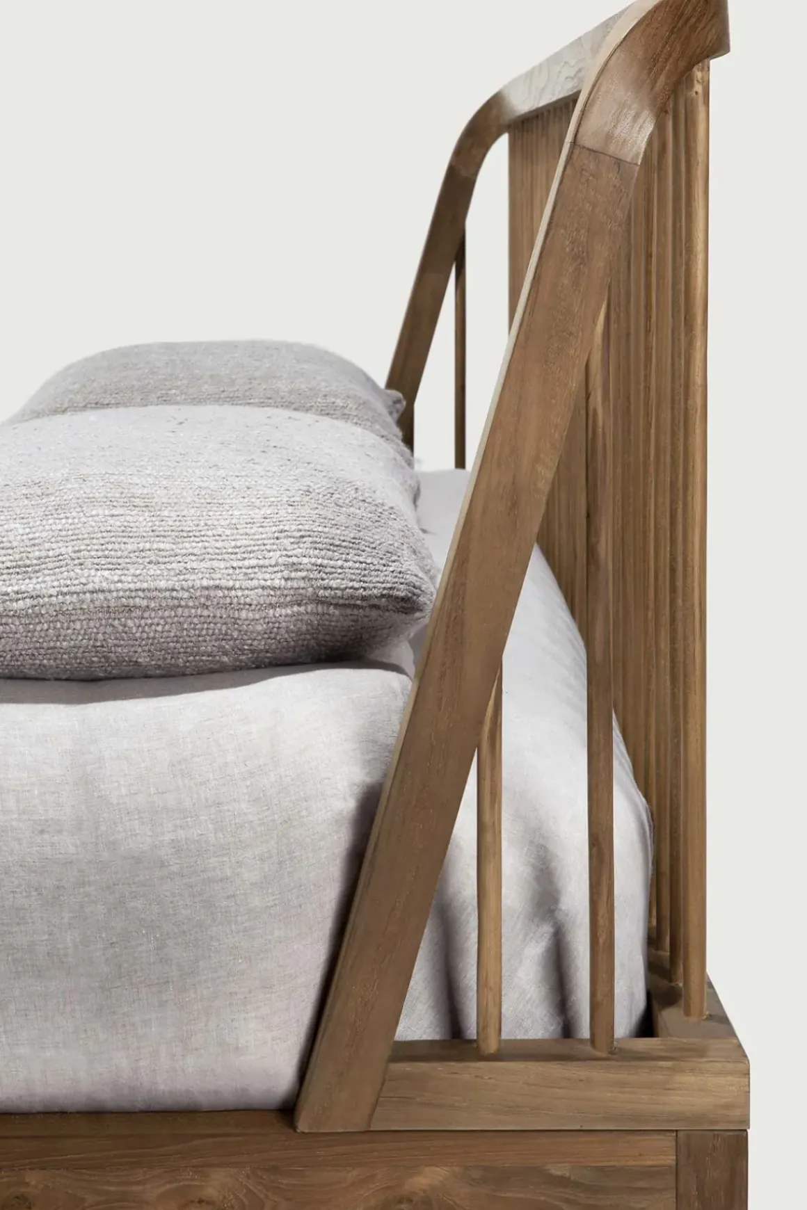 Seng - Spindle Bed 180x200cm Reclaimed Teak