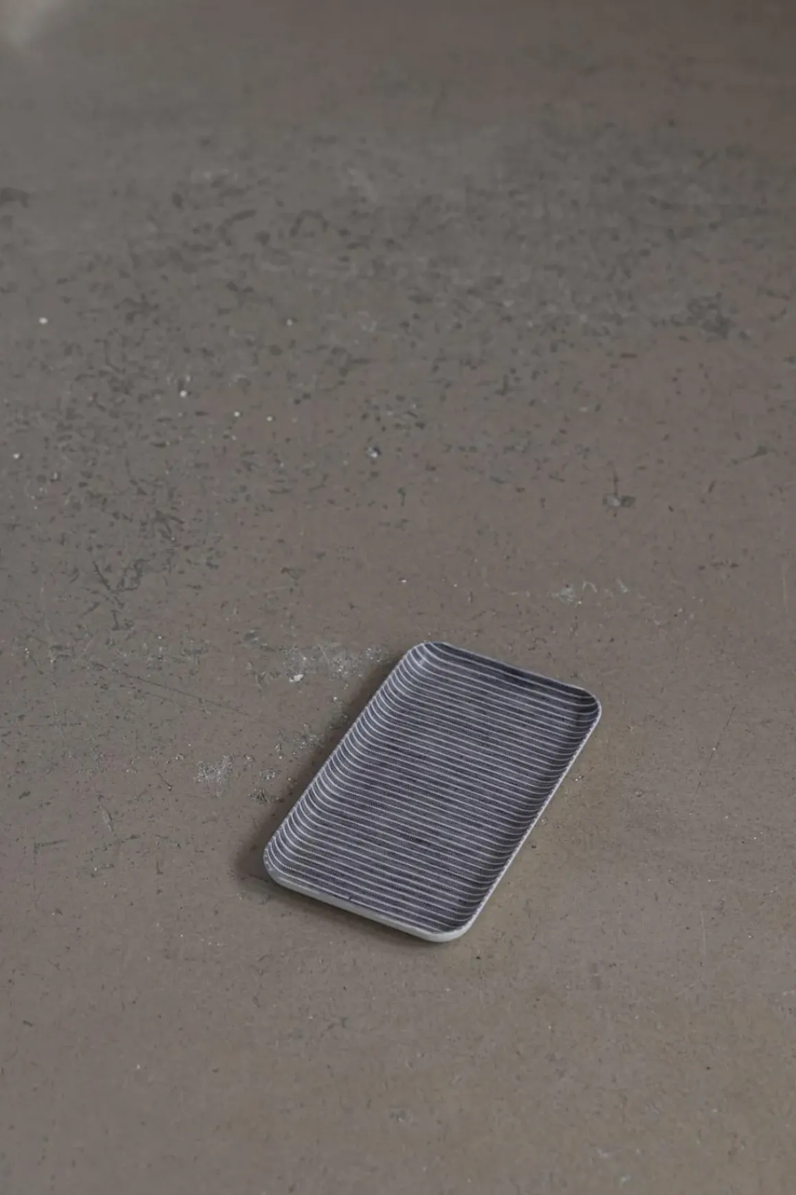 Serveringsbrett - S Grey/White Stripes