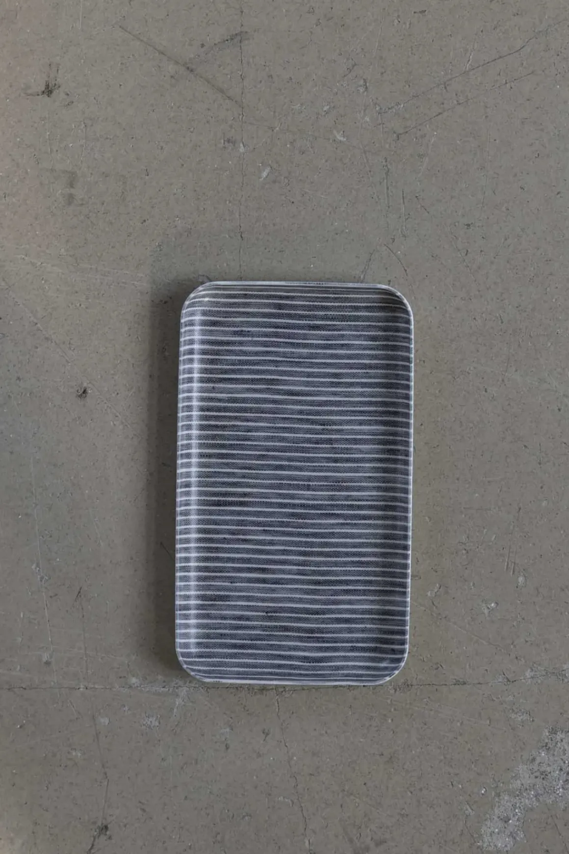 Serveringsbrett - S Grey/White Stripes