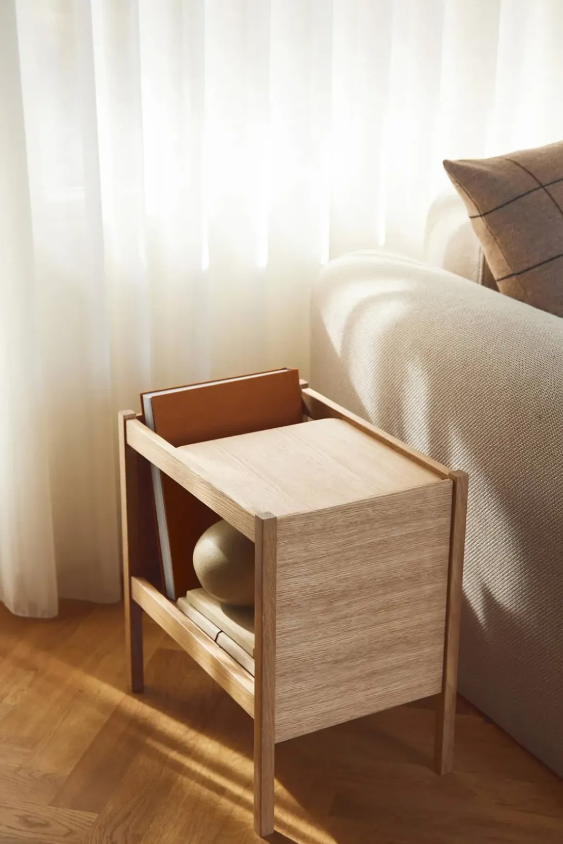 Sidebord - Journal Side Table Oljet Eik