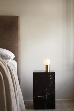 Sidebord - Plinth Tall 30x30xh51cm Black Marble