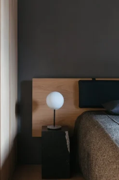 Sidebord - Plinth Tall 30x30xh51cm Black Marble