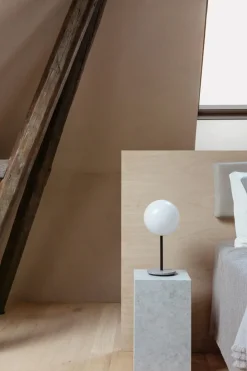 Sidebord - Plinth Tall 30x30xh51cm White Marble