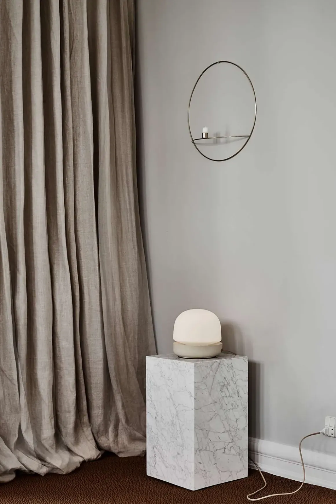 Sidebord - Plinth Tall 30x30xh51cm White Marble