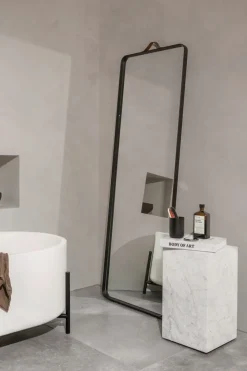 Sidebord - Plinth Tall 30x30xh51cm White Marble