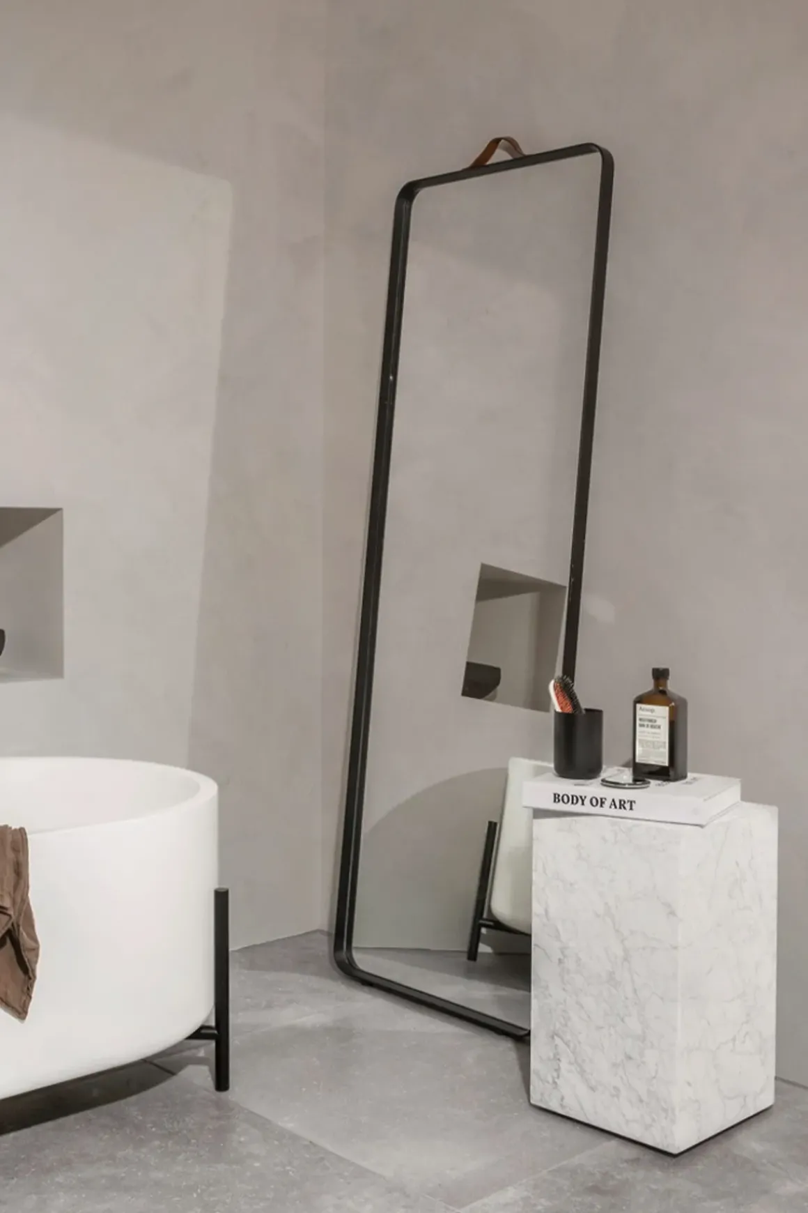 Sidebord - Plinth Tall 30x30xh51cm White Marble