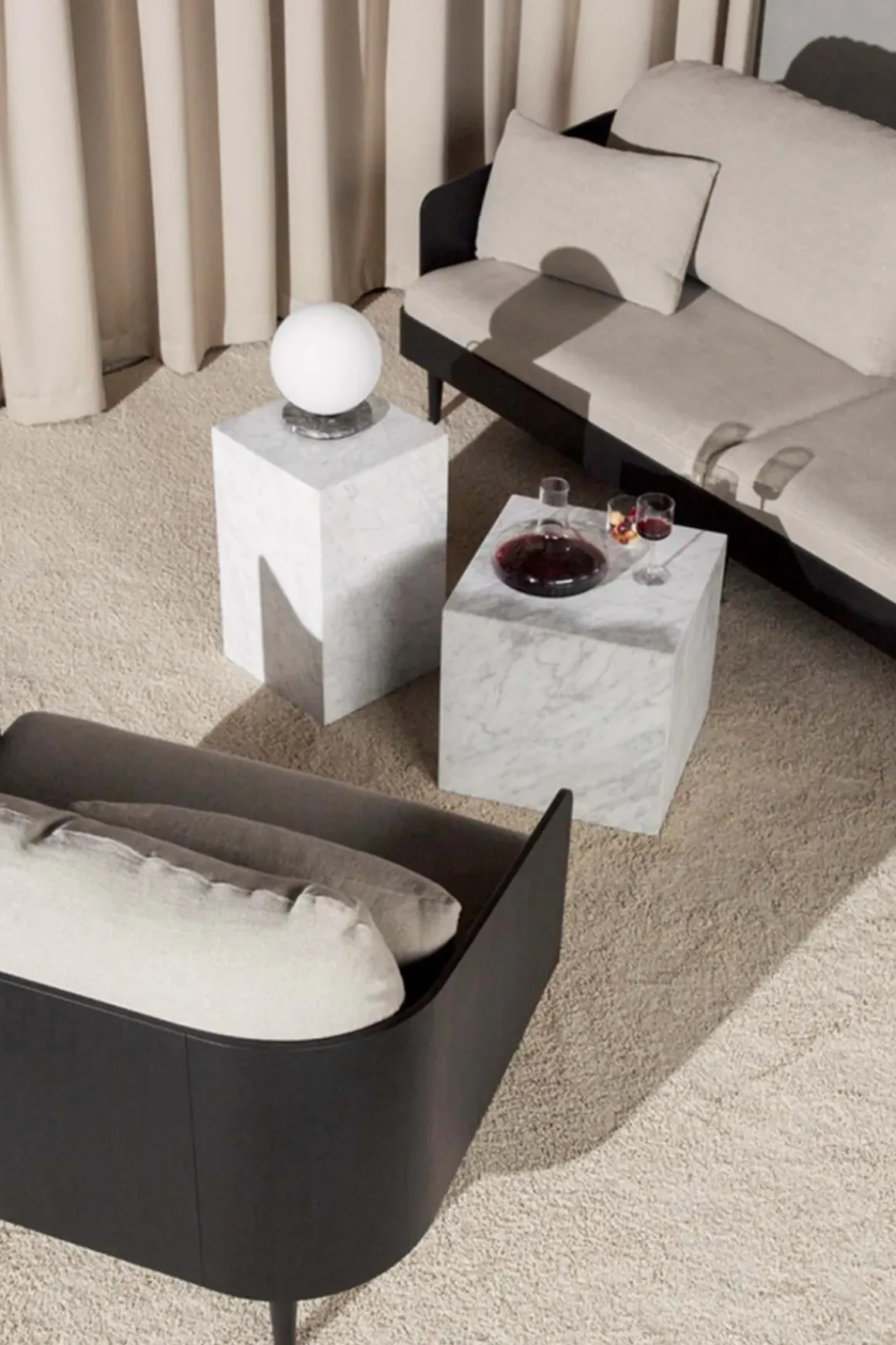 Sidebord - Plinth Tall 30x30xh51cm White Marble