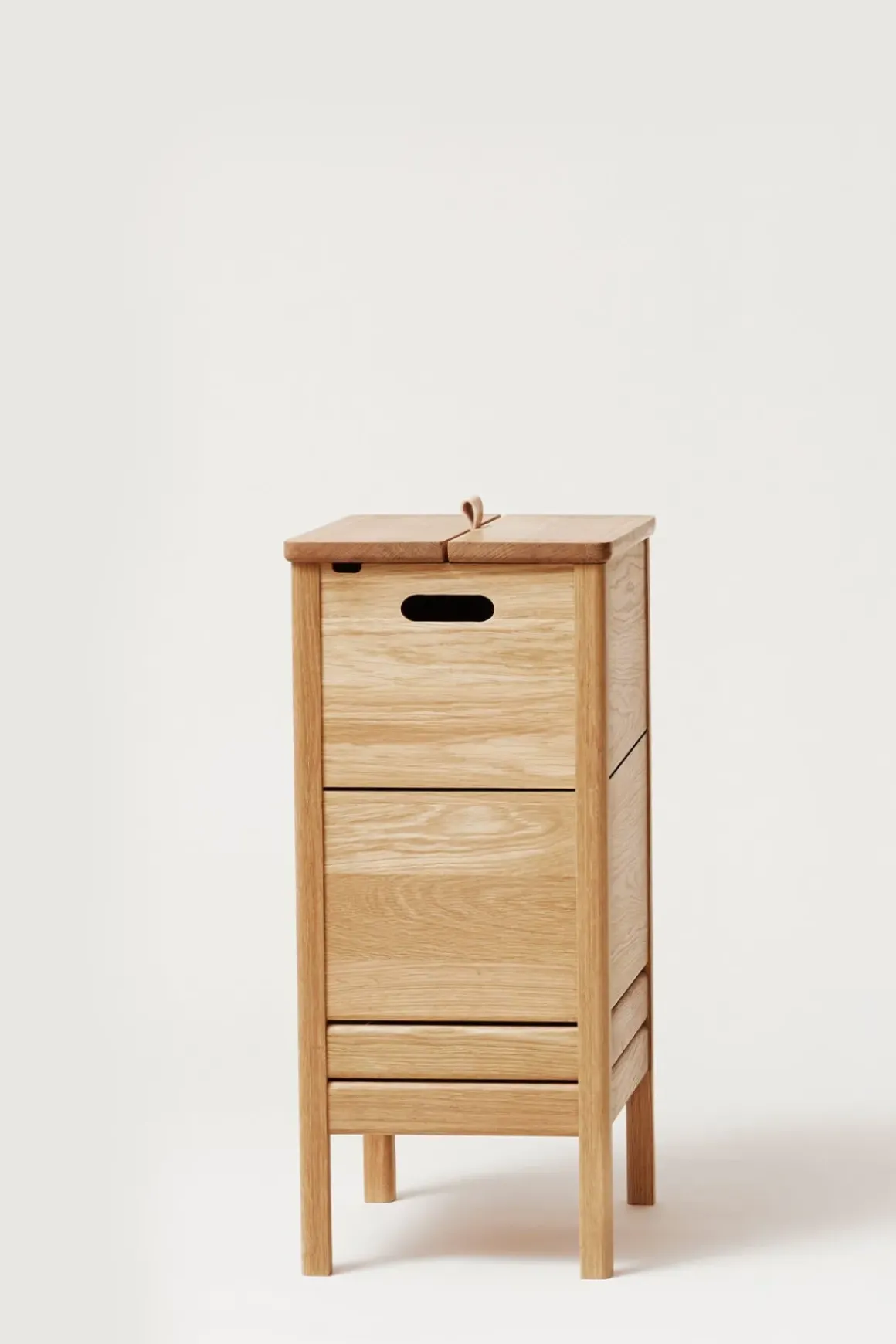 Skittentøyskurv - A Line Laundry Oljet Eik