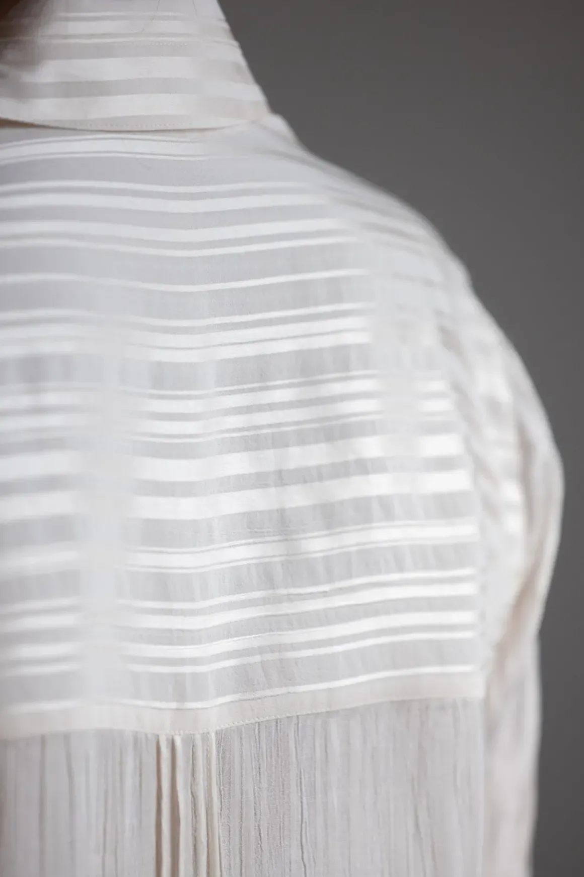 Skjorte - Sheer Stripe Pintuck Creme