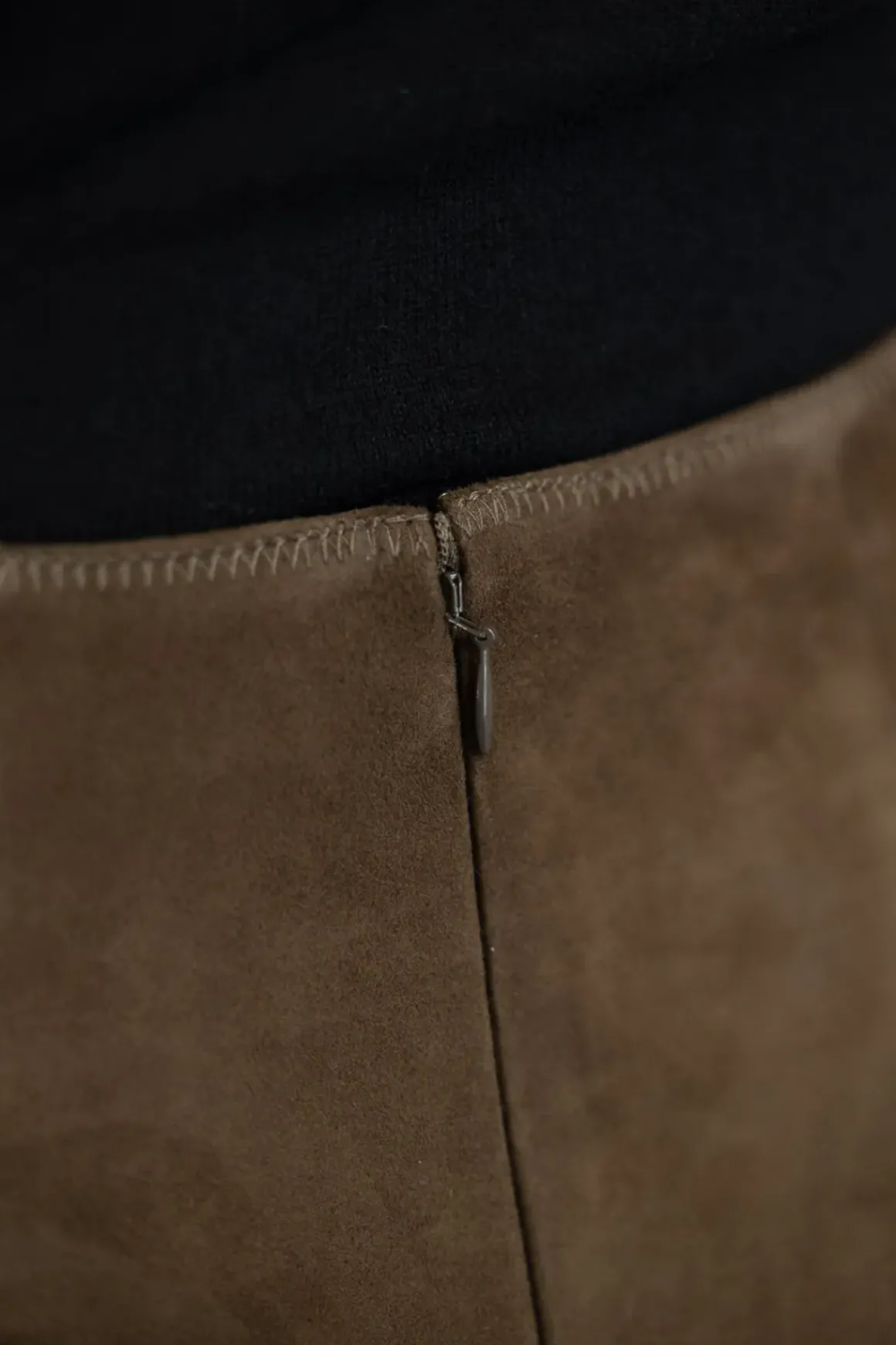 Skjørt - Mid Rise Slim Midi Suede