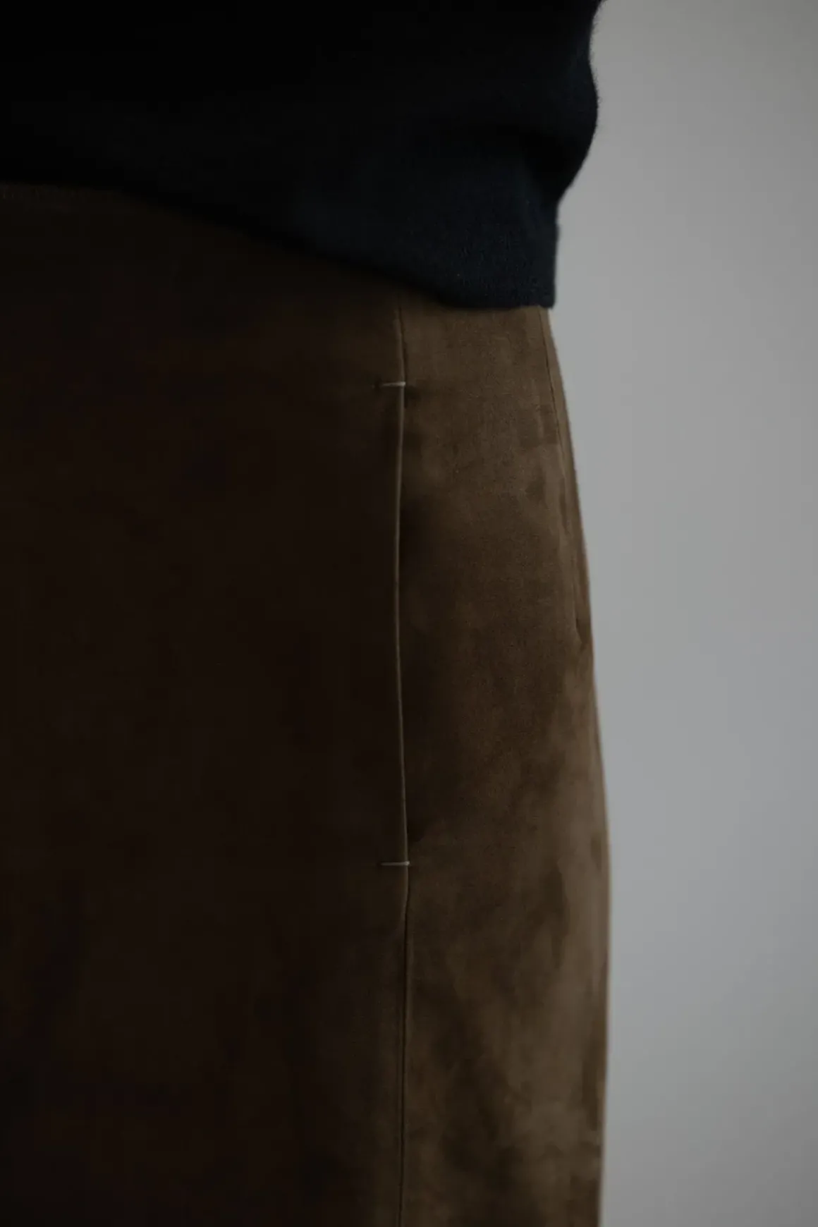 Skjørt - Mid Rise Slim Midi Suede