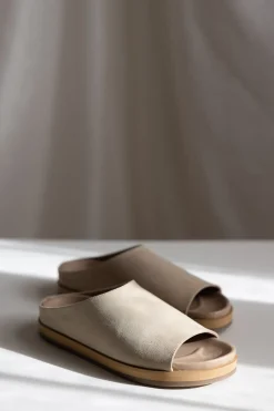 Sko - Sandaler Slippers Julita Suede Sand