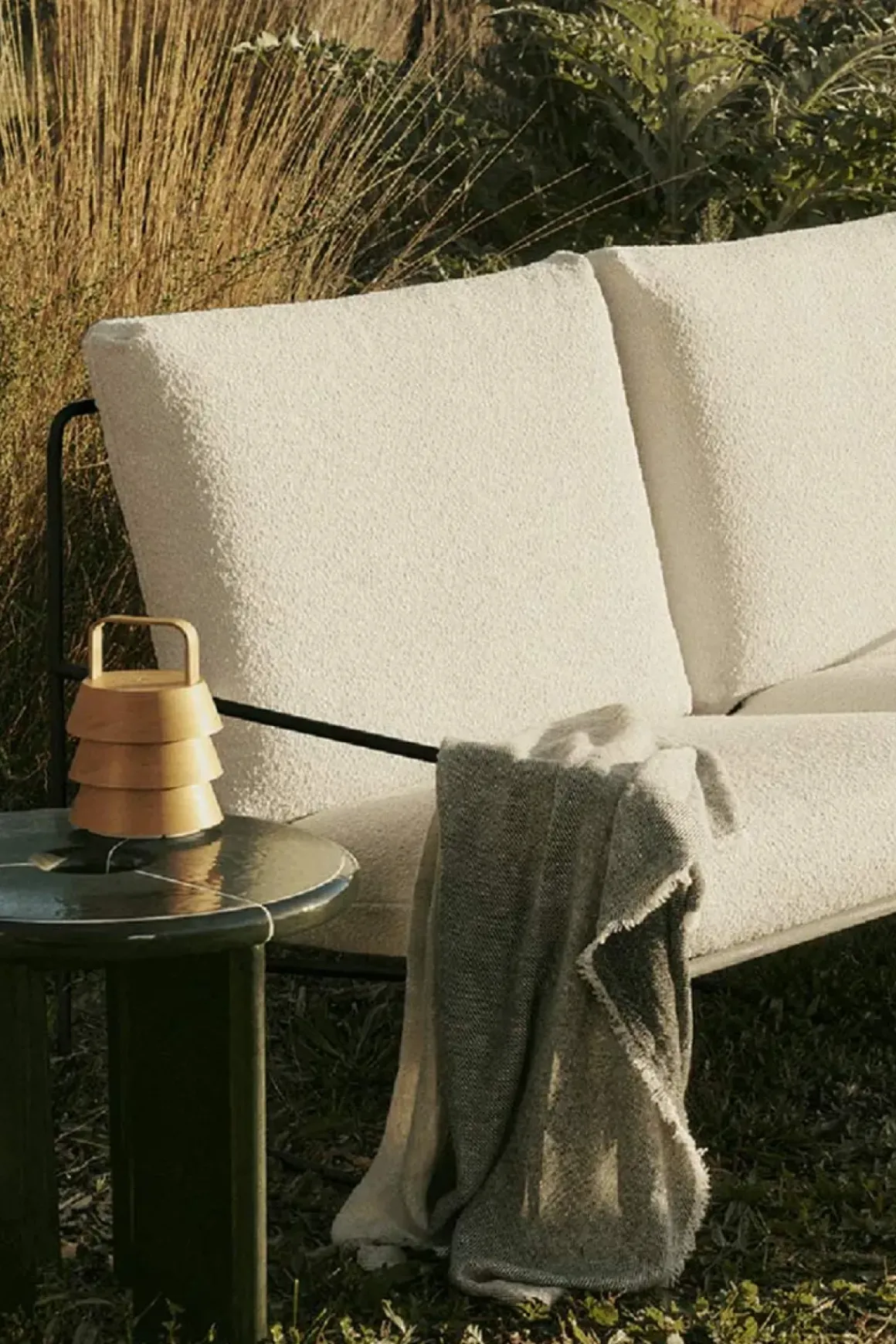 Sofa - Desert 2-seter Black/Pure Bouclé