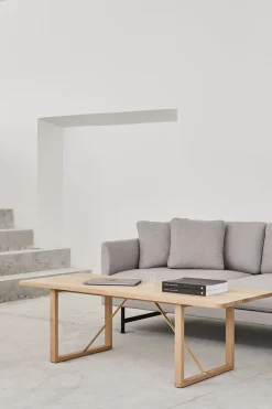 Sofabord - BM67 Lys oljet eik m/messing avstiver