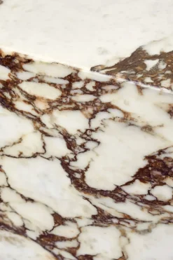 Sofabord - Plinth Grand 76x137xH27,5cm Calacatta Viola